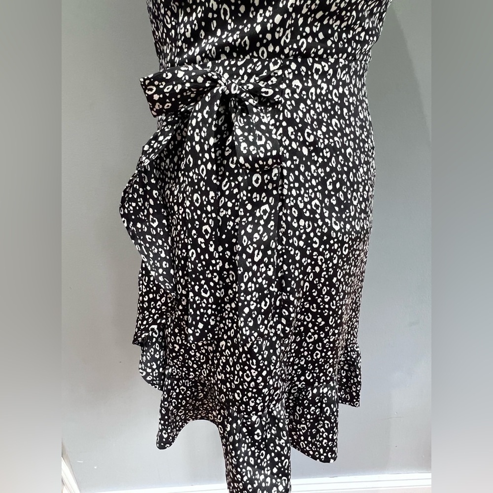 Altar’d State Black and White print dress sz M in excellent shape - Picture 2 of 7